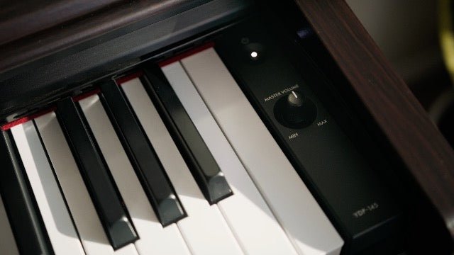 Yamaha YDP145 svart el - klaver - Simme Musikkhús